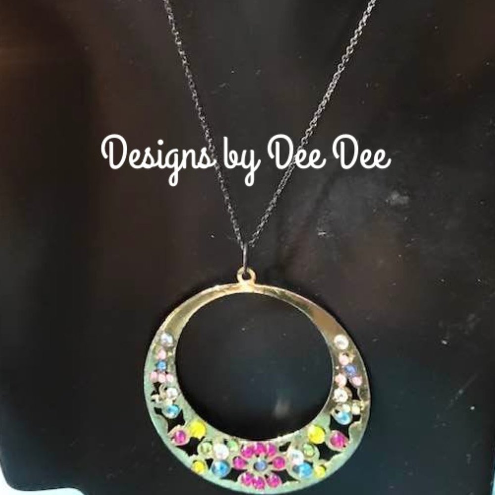 Silver Tone Handset Rhinestone Pendant Necklace - Picture 2 of 3